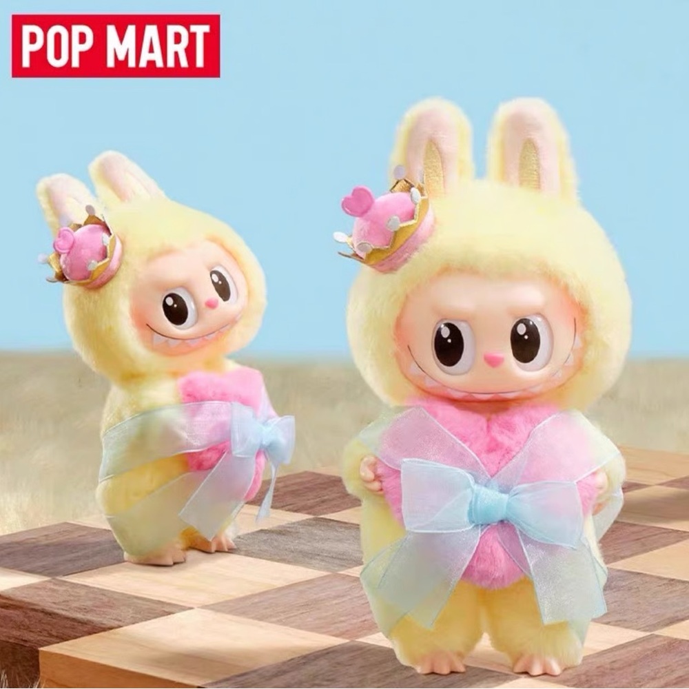 Pop Mart Labubu Let’s Checkmate Yellow Heart Figurine Crown Queen Plush Pendant